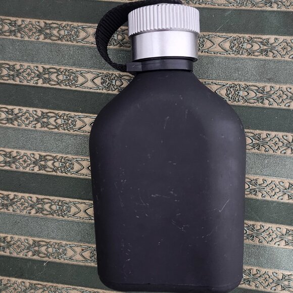 Men's Hugo Boss Just Different Eau de Toilette Spray 150ml - Picture 2 of 3